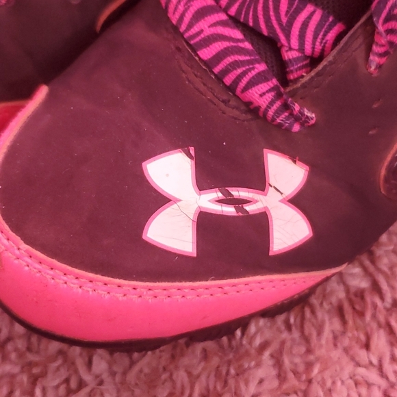 Underarmor girls softball cleats - Picture 2 of 2